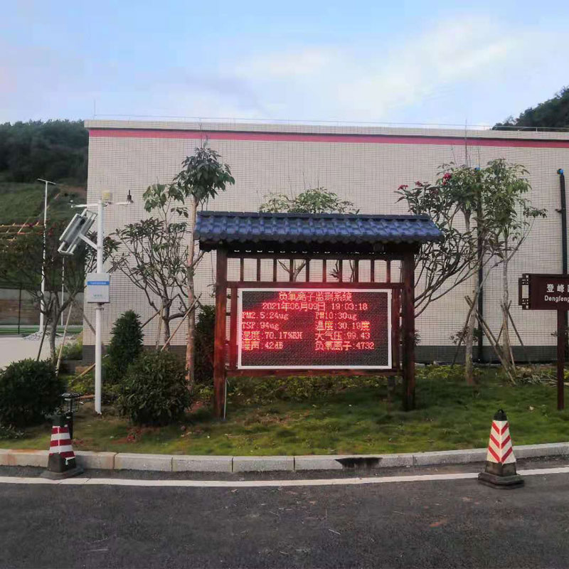 國(guó)產(chǎn)大氣負(fù)氧離子監(jiān)測(cè)系統(tǒng)，搭配防腐木，又實(shí)用又美觀(guān)